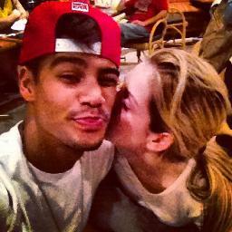 Barreiras foram feitas para serem quebradas e eu quebraria todas para ver vocês @MicaelBorges_ e @sophiaabrahao since : 17/10/2012