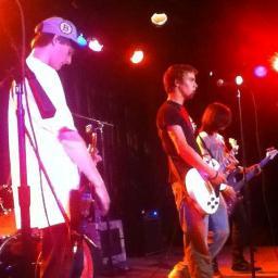 We Are MOUNTAIN REPUBLIC Punk/Metal Band From MA similar to @fouryearstrong and @OMandM http://t.co/o6dTwi5Ybt