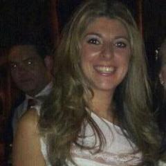 Monitora, Administrativo, Profesora, Formadora, Cajera, Hija, Hermana, Madre, Amiga.....Ahhhh y Repostera en mis tiempo libre :D