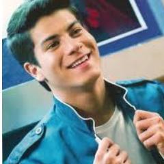 oi,sou artur aguiar e sou da banda rebeldes q ta fazendo o maior sucesso e eu vivo o personagem diego maldonado