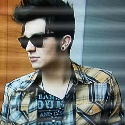 A rasao do meu viver é essa pessoa especial que entrou na vida de cada um que é fã @luansantana. Parça:@LuanetesAteOFim Since: 13/07/2011