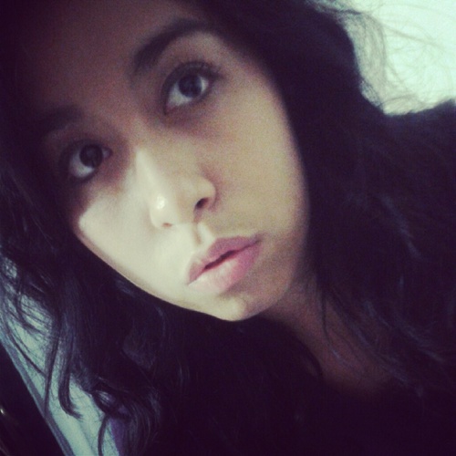 Soñadora, perfeccionista, idealista, explosiva, apasionada, super leal... Llena de contradicciones! Asi soy yo :)