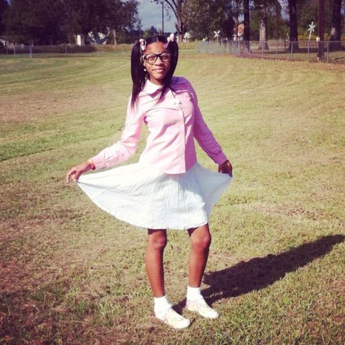 - PeachyPeach beez da nameee , my tweets show whoo i am , follow mee on insragram @peachypee , ok bye