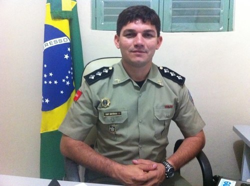Capitão da PMPB. Amante da Lei e da ordem. M:.II:.C:.T:.M:.RR:.