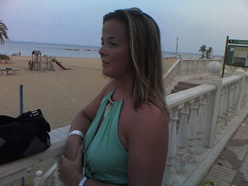 I want somebody who kisses me in the rain, holds me tight when I'm sad &wraps their arms around me when I'm cold #enjoy ♥