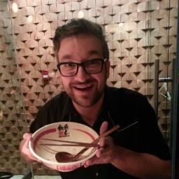 benchamel's profile picture. i like to eat