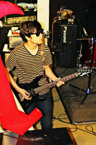 DeryMiladian's profile picture. Guitaris of @miladianband | https://t.co/K6kacFyy8R