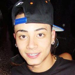 Eu @Ana_CeciliaVaz Uma Menina Que é Apaixonada Pelo Daniel Almeida  ( Mc Dimenor DR ) 
Simplesmente Amor De Fãn Agente Não Entende Sente.