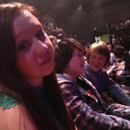 I love 1D and the Janoskians!! Can't wait for them to come to NZ ;)