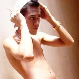 M_ario_Gui's profile picture. Olha de novo: não existem brancos, não existem amarelos, não existem negros: somos todos arco-íris. ;)