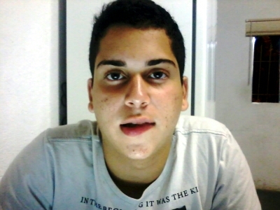Ignore, não ligue, não responda, se te criticam é porque você é alguém.