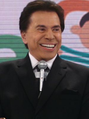 Silvio Santos comanda o mais divertido programa da televisão, com câmeras escondidas, gincanas, ...
