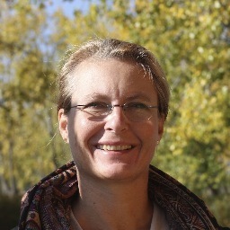 aufgewachsen in Fürstenfeld,
Studium der Medizin und Psychologie
Auslandspraktikum am Bronx Psychiatric Center, seit 2012 Praxis in Graz, Geidorf.