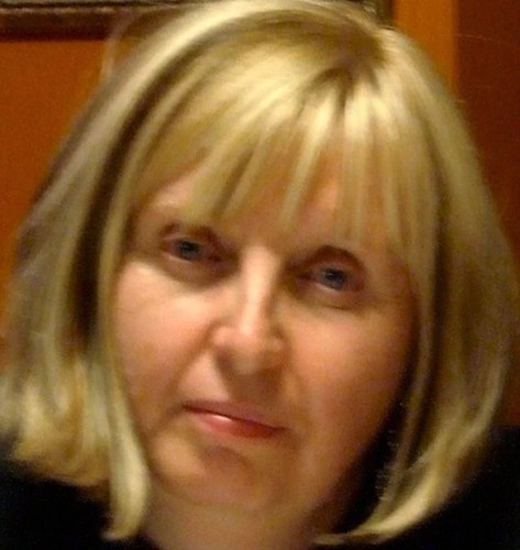 Married and now an empty nester lol!! Have 2 golden retrievers, 2 maltese, 4 yorkies, one bengal cats and 2 domestic kitties! Self-employed daycare provider.