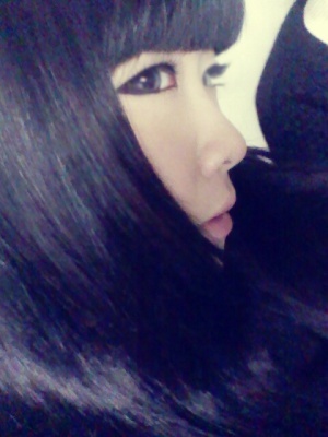 안녕들~^^ 16살 소녀에요.
