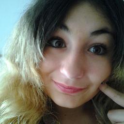I'm in love with One Direction!! Nial, Harry, Liam, Louis, Zayn ♥ And I play the guitar :D