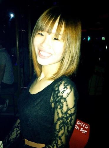 i just a simple girl who like to make dream . i try my best to make my dream become reality and i love and enjoy my life