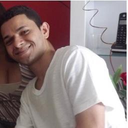 Fisioterapeuta, sanitarista, soteropolitano, militante do SUS e da democracia.