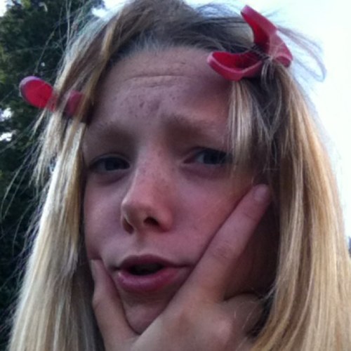 Hey wuu2 and if u follow me ill follow you baxk