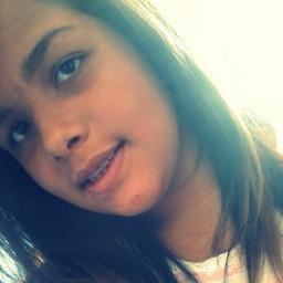 , Princesa 
o verdadeiro principe não é aquele mais belo , não é o mais rico , nem o mais forte , e sim aquele que mais te faz sorrir (88*