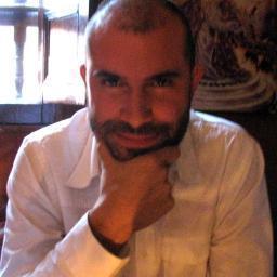Arquitecto, urbanista, pintor y escultor colombiano. Padre del Persianismo. Futuro político.