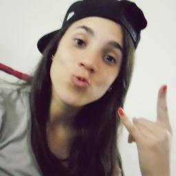 17 anos, escorpiana, chata, ciumenta, folgada, metida, antipática, mimada, amiga, companheira, marrenta!