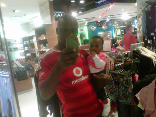 hlangananincube's profile picture. 