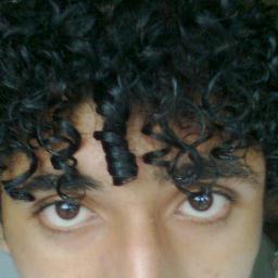 Nao me prendo a nada que me define, sou compania e solidão, tristeza e alegria, pra me entender é questao de interagir, ou toca ou nao