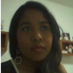 bom .....  eu sou uma menina feliz alegre q naum conseguiria viver sem maquiagem,chocolate, refri,nescau,familia e Deus