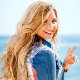 stay strong Demi! im a lovatic and i love demi with all my heart! Love is louder than the pressure to be perfect! Xo
