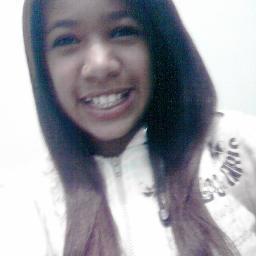 Quem quiser vencer na vida deve fazer como os seus sábios: mesmo com a alma partida, ter um sorriso nos lábios.