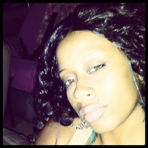 Im pretty gurl, who like to enjoy herself wit no bs plain n simple.. #teammom.....teamcute....teameyecandy....teamfuckwitme