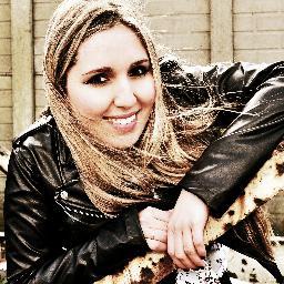 Sou como você me vê. Posso ser leve como uma brisa ou forte como uma ventania, depende de quando e como você me vê passar.