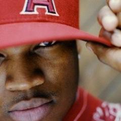 Shaffer Chimere Smith (Outubro18, 1979) mais conhecido pelo seu nome artístico Ne-Yo, é um cantor de Pop/R&B, compositor, produtor, dançarino e ator.