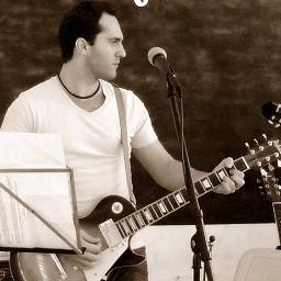 Guitarra!! Rock and Roll!