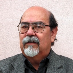 Journalist, loves photography, books, Bob Dylan classics, Tejano music, the desert, sunsets and mountains. Husband, father & grandfather.