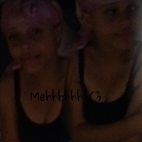 jusst behhingg meeehh!!!! follow meh n imma follow back!