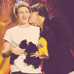 harry styles changed my life with his curly hair and his sexy face i am 100/ a directioner