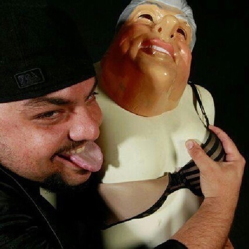 I sniff my own farts & I rap better than you!!