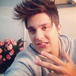 Deixa o mundo te criticar, você sabe qual é a realidade... e a recompensa SEMPRE é PERFEITA @luansantana . Since: 10/07/2010.