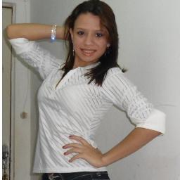Apenas uma jovem tentando ser feliz da forma mais simples e humilde possivel *-*