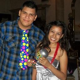 Amoo loos narco coorriidoos 
Mii artiistaa favooriitoo es el koomaandeer 
Nuunkaa mee dejaan Yaaree y Valeeriaa 
i asii