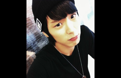 แต่แด๊วว ~ (?)คึคึ เฮโหลลลชาวโลกก~ ตี่ดี๊ดดๆ นี่คือโลกมนุษย์ใช่ไหม ' '- *คลานออกจากยาน* อ่ะแฮ่มๆเค้าคือคิมฮิมชานผู้หล่อเหลา~~ใครอันฟอลเตะกลับยานแม่!