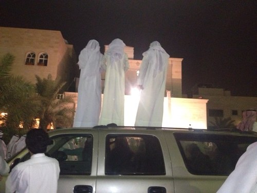 أنا واحد من الثلاثة (: