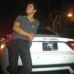 I like very much the music of @mitchelmusso and his  series #PrankStars y #Pairofkings  he replied me on 1/2/2012 and 18/2/2012 and @Kathy_Musso follows