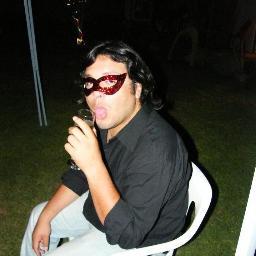 Ex Periodista de LEA y SoyArica por 12 años. Amante del cine de terror, el heidi metal y desamante de los temblores, la delincuencia y esquivo a los Iphones.