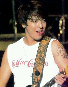 ผมจองยงฮวา정용화 ลีดเดอร์สุดหล่อแห่งCNBLUE ผมเท่ห์ ดูดี มีสไตล์ ฟอลมาคุยกันสิครับ~♡̨̐​ just bot not real.ΜЧ Ғαм @JongHyunCN_Both  @MinHyukCN_Both @JungshinCN_Both