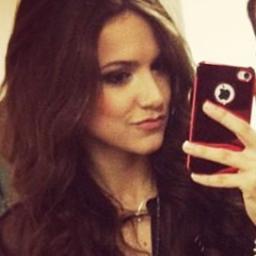 Meu amor por voce @manugavassi e muito forte. Amo o seu jeito, suas musicas, sua carisma e amo esse seu jeito alegre de ser.