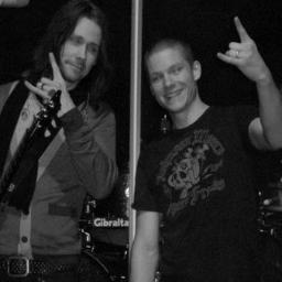 Musician, IT Consultant, Husband and proud Daddy of 2 :)   Sings in @DriftwoodSign  Admin for @ArmyOf12Malmo