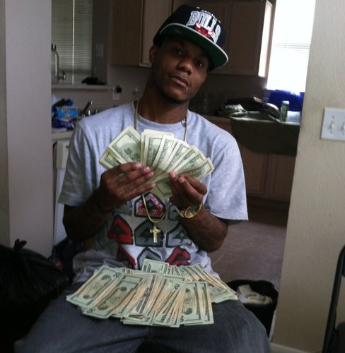TEAM BITCH I GOTTA IPHONE NOW..TEAM CRICKET STILL TILL I DIE...MY TWEETS B TOO REAL 84Z IS ALL I RIDE FUCK YU HOES IS ALL I KNOW...FOLLOW ME TWEET PEEP IDGAF...